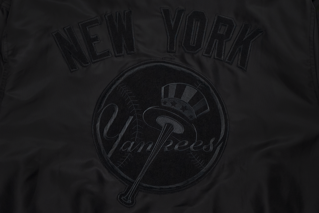 New Era เสื้อแจ็คเก็ตรุ่น New York Yankees New Era Dark 90s Black Varsity Jacket