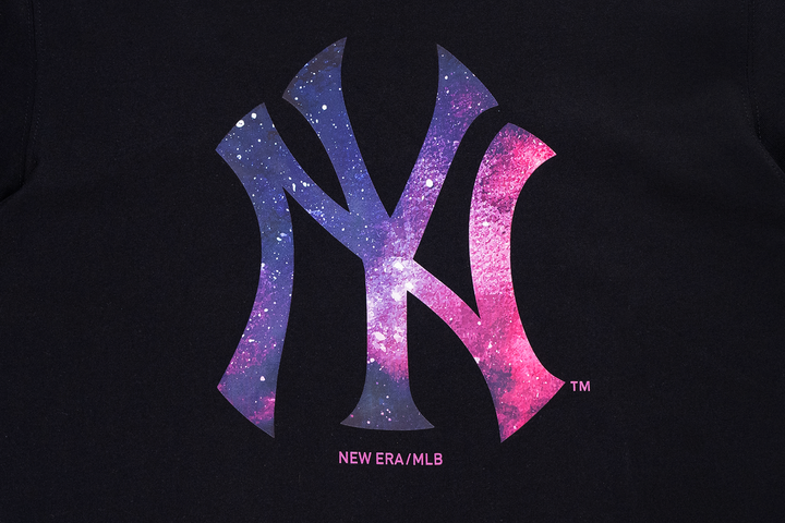 New Era เสื้อยืดแขนสั้นรุ่น New York Yankees Comic Space Black Short Sleeve T-Shirt