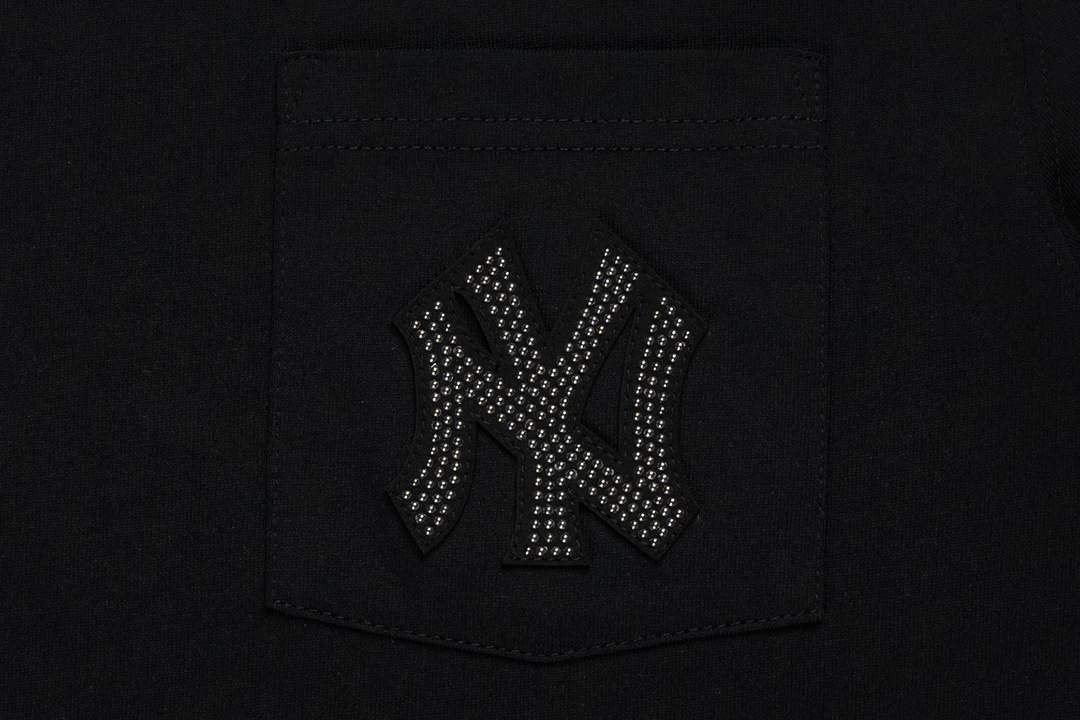 New Era เสื้อยืดแขนสั้นรุ่น New York Yankees New Era Dark 90s Black Short Sleeve T-Shirt