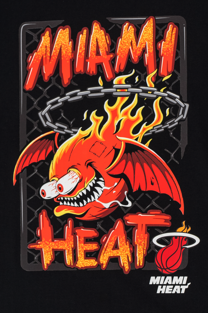 New Era เสื้อยืดแขนสั้นรุ่น Miami Heat NBA Gnarly Black Oversized Short Sleeve T-Shirt