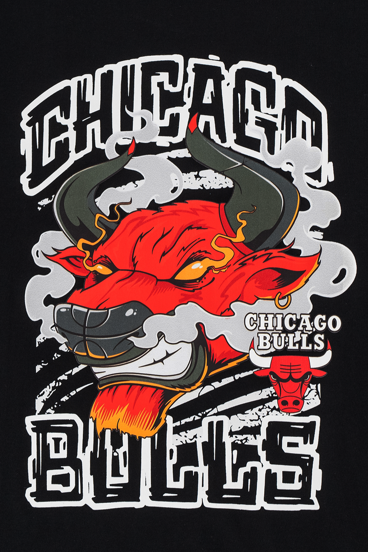 New Era เสื้อยืดแขนสั้นรุ่น Chicago Bulls NBA Gnarly Oversized Black Short Sleeve T-Shirt
