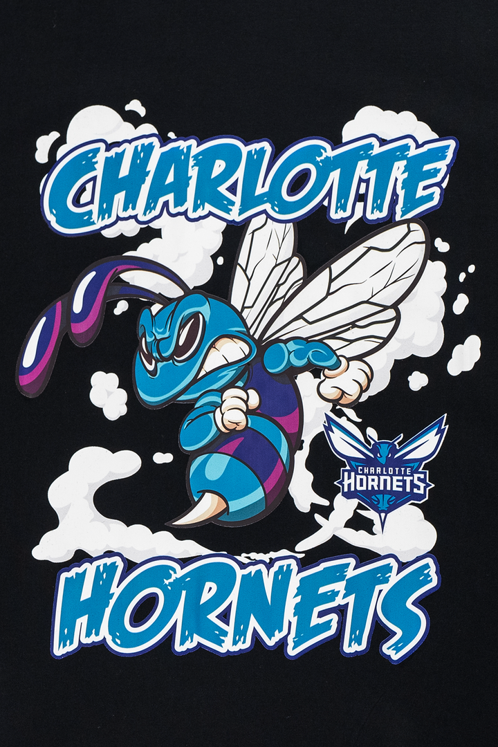 New Era เสื้อยืดแขนสั้นรุ่น Charlotte Hornets NBA Gnarly Black Oversized Short Sleeve T-Shirt
