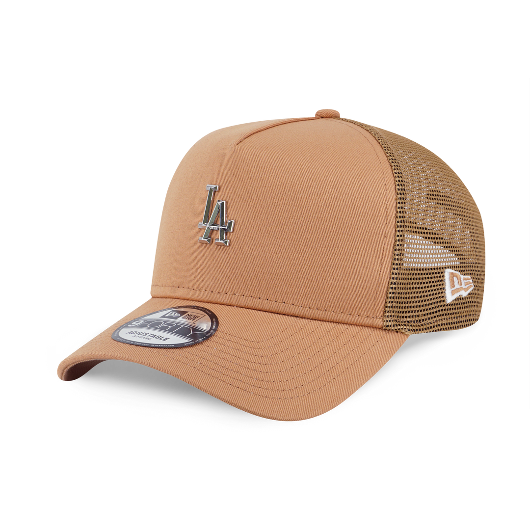 New Era หมวกรุ่น Los Angeles Dodgers MLB Metal Badge Deep Sand Brown 9FORTY A-Frame Trucker Cap