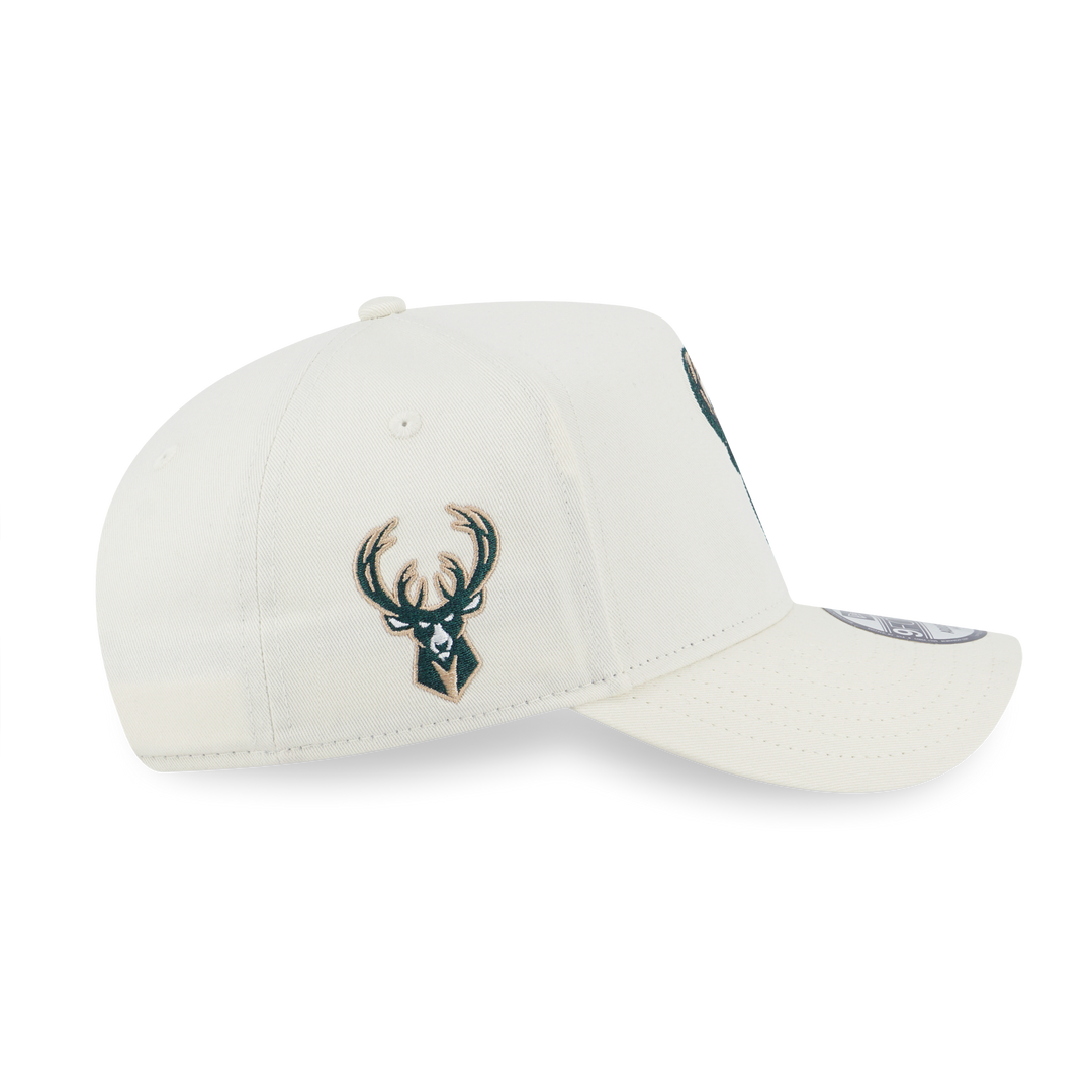 New Era หมวกรุ่น Milwaukee Bucks NBA Doodles Chrome White 9FORTY A-Frame Strapback Cap