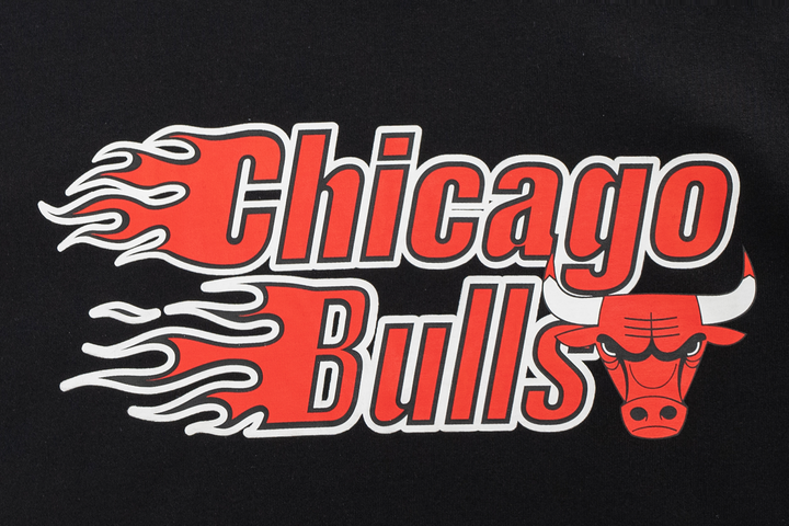 New Era เสื้อยืดแขนสั้นรุ่น Chicago Bulls NBA Flame Black Short Sleeve T-Shirt