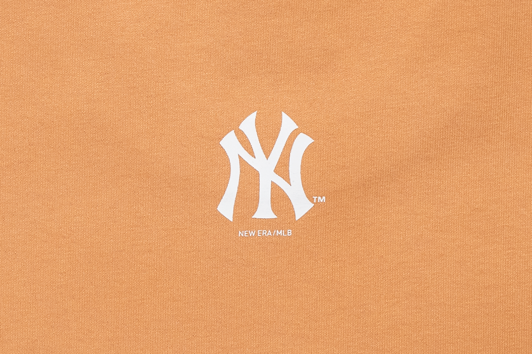 New Era เสื้อยืดแขนสั้นรุ่น MLB New York Yankees Deep Sand Brown Short Sleeve T-Shirt