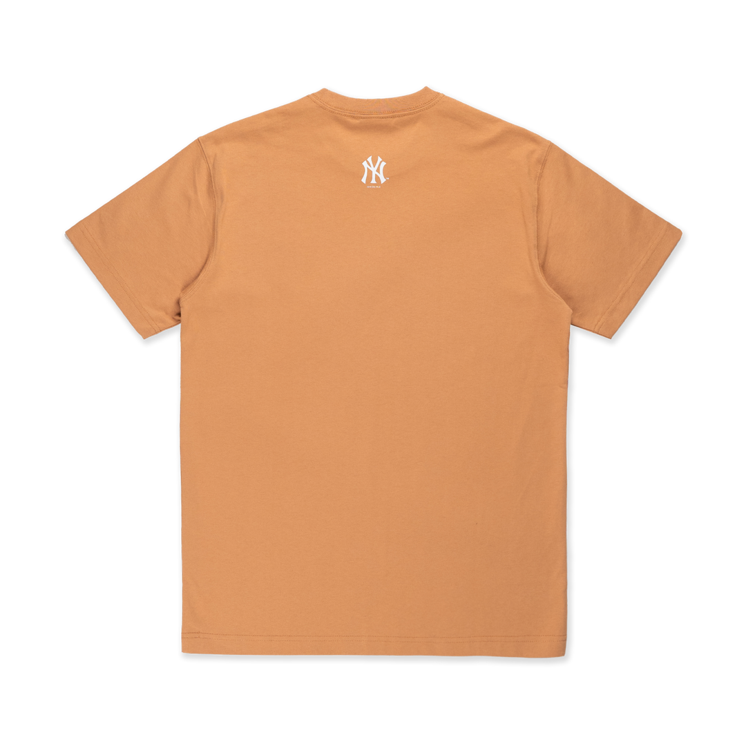 New Era เสื้อยืดแขนสั้นรุ่น MLB New York Yankees Deep Sand Brown Short Sleeve T-Shirt