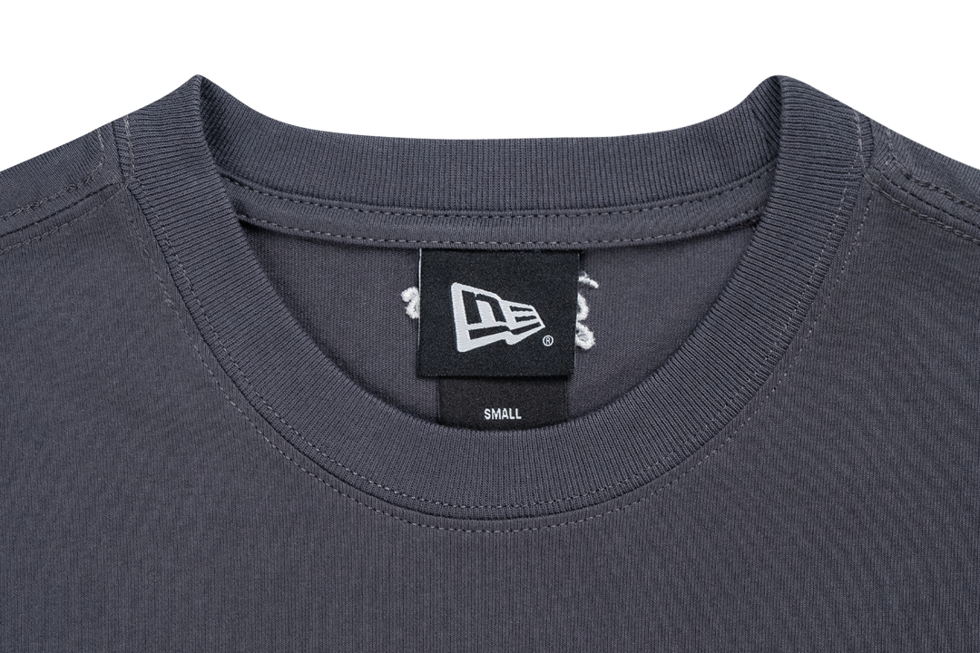 New Era เสื้อยืดแขนสั้นรุ่น New York Yankees MLB Chain Stitching Graphite Short Sleeve T-Shirt