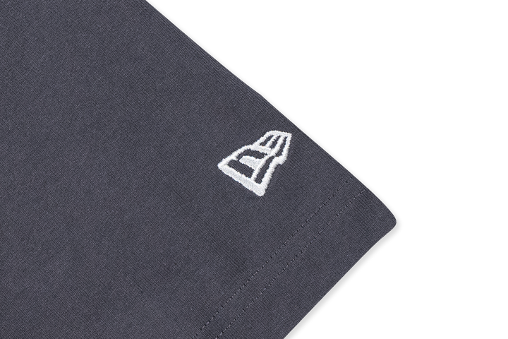 New Era เสื้อยืดแขนสั้นรุ่น New York Yankees MLB Chain Stitching Graphite Short Sleeve T-Shirt