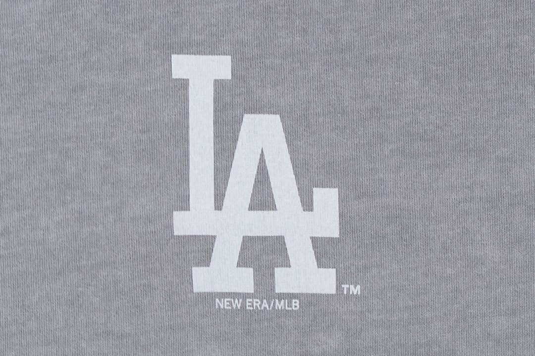 New Era เสื้อยืดแขนสั้นรุ่น Los Angeles Dodgers League Washed Cotton Dolphin Gray Short Sleeve T-Shirt
