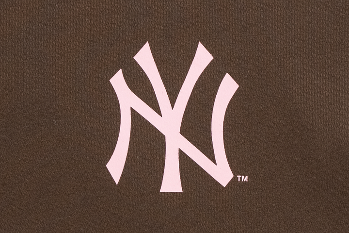 New Era เสื้อยืดแขนสั้นรุ่น 59Fifty Pack - Smarties New York Yankees Cooperstown Chocolate Short Sleeve T-Shirt