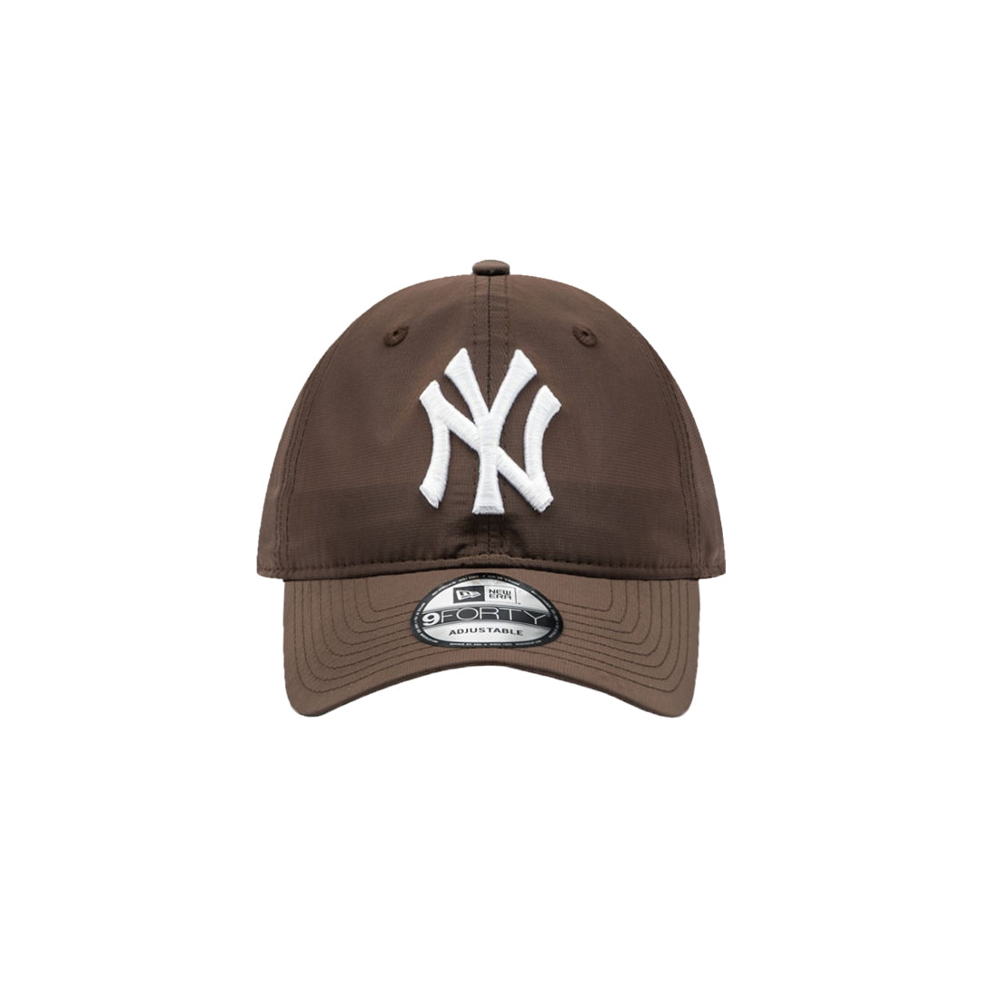 New Era หมวกรุ่น New York Yankees Metal Nylon Chocolate 9Forty Unstructed Cap