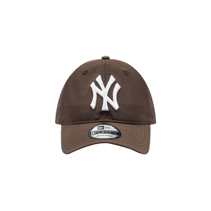 New Era หมวกรุ่น New York Yankees Metal Nylon Chocolate 9Forty Unstructed Cap