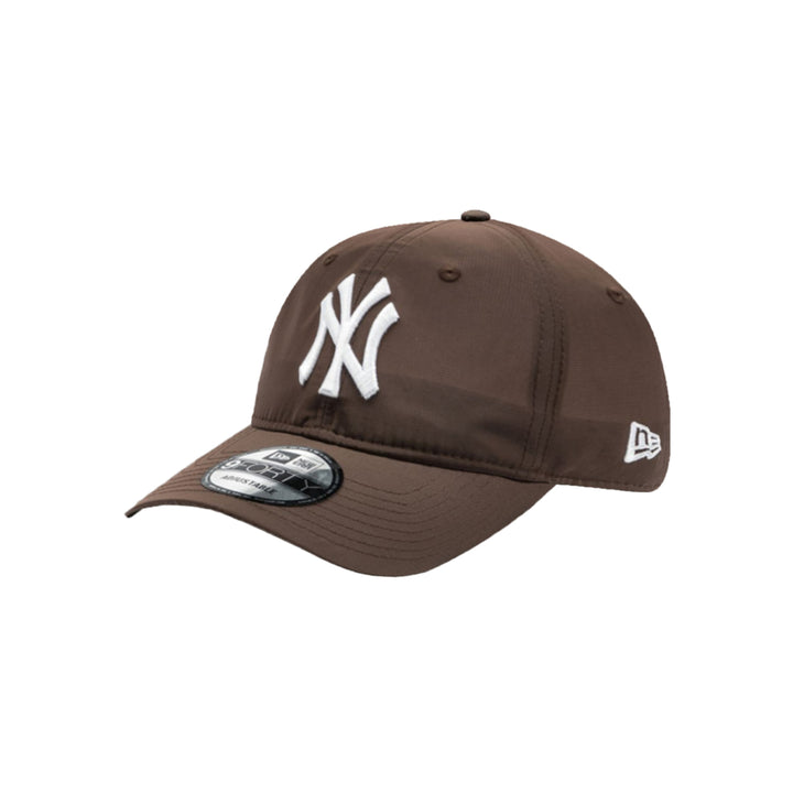 New Era หมวกรุ่น New York Yankees Metal Nylon Chocolate 9Forty Unstructed Cap