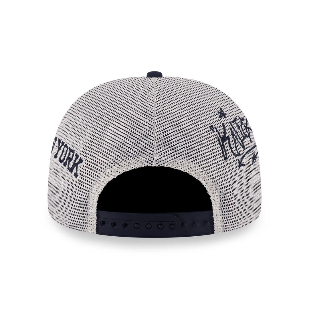 New Era หมวกรุ่น New York Knicks League Mix Chrome White 9Forty Af Trucker Cap