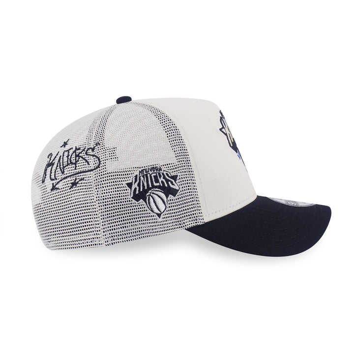 New Era หมวกรุ่น New York Knicks League Mix Chrome White 9Forty Af Trucker Cap