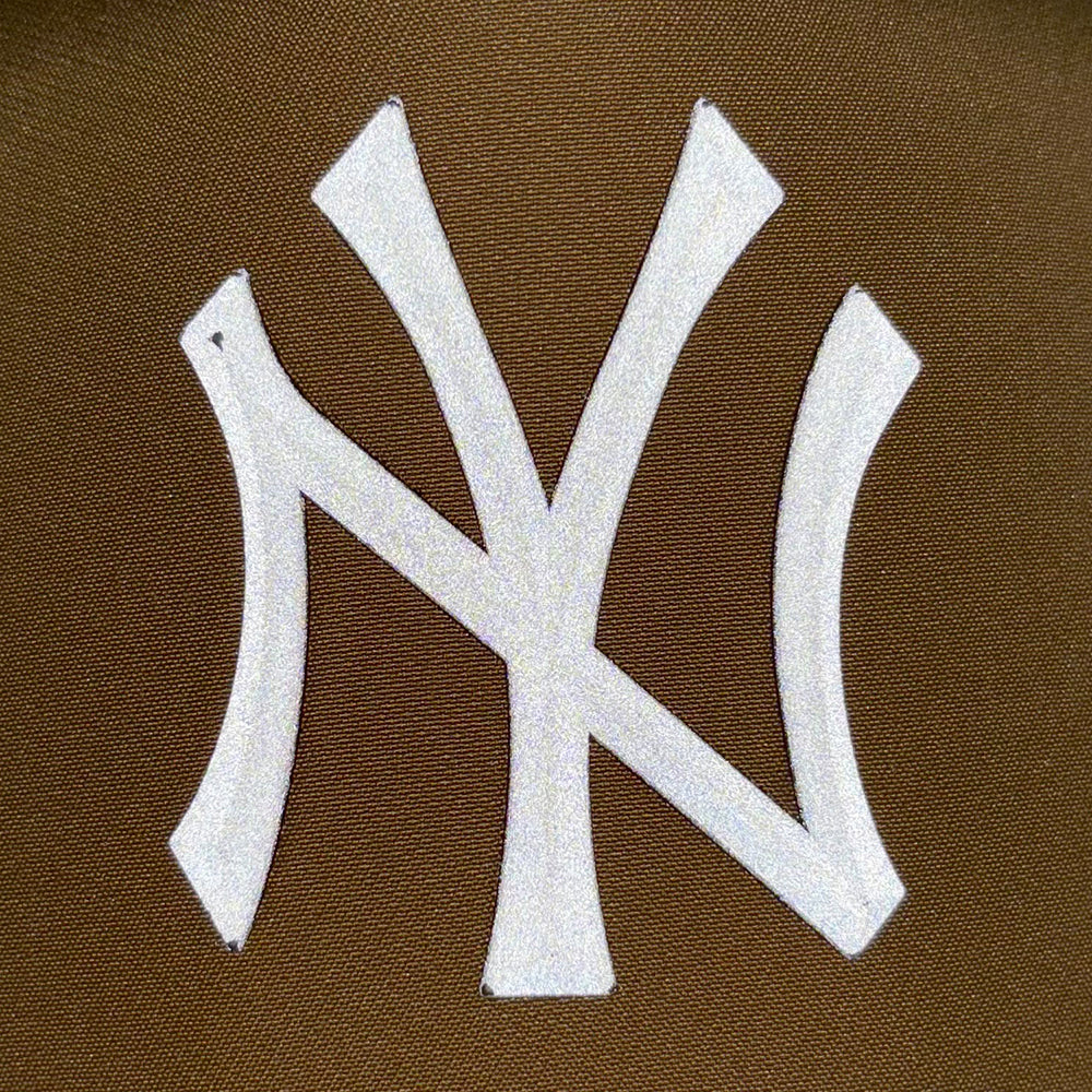 New Era หมวกรุ่น New York Yankees Metal Badge Khaki 9Forty Af Cap