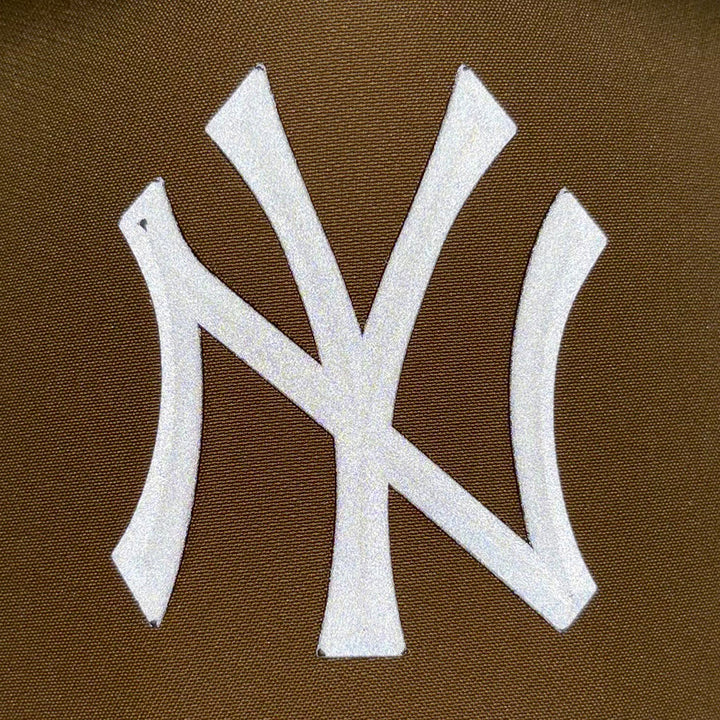 New Era หมวกรุ่น New York Yankees Metal Badge Khaki 9Forty Af Cap
