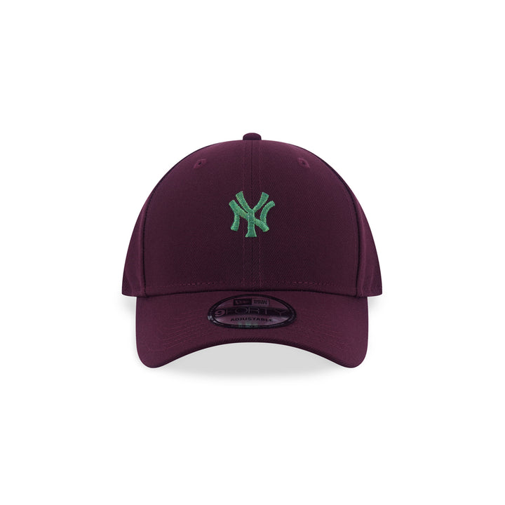 New Era หมวกรุ่น New York Yankees Christmas Pack Maroon Red 9Forty Cap