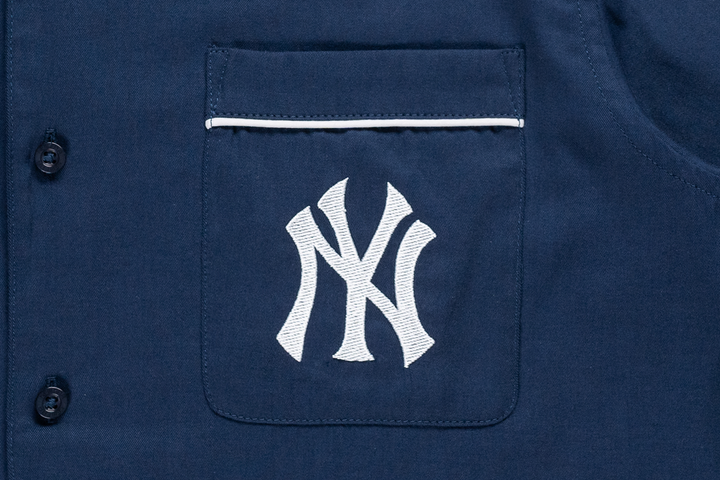 New Era เสื้อเชิ้ตรุ่น New York Yankees Harvest Merch Oceanside Blue Woven Short Sleeve Shirt