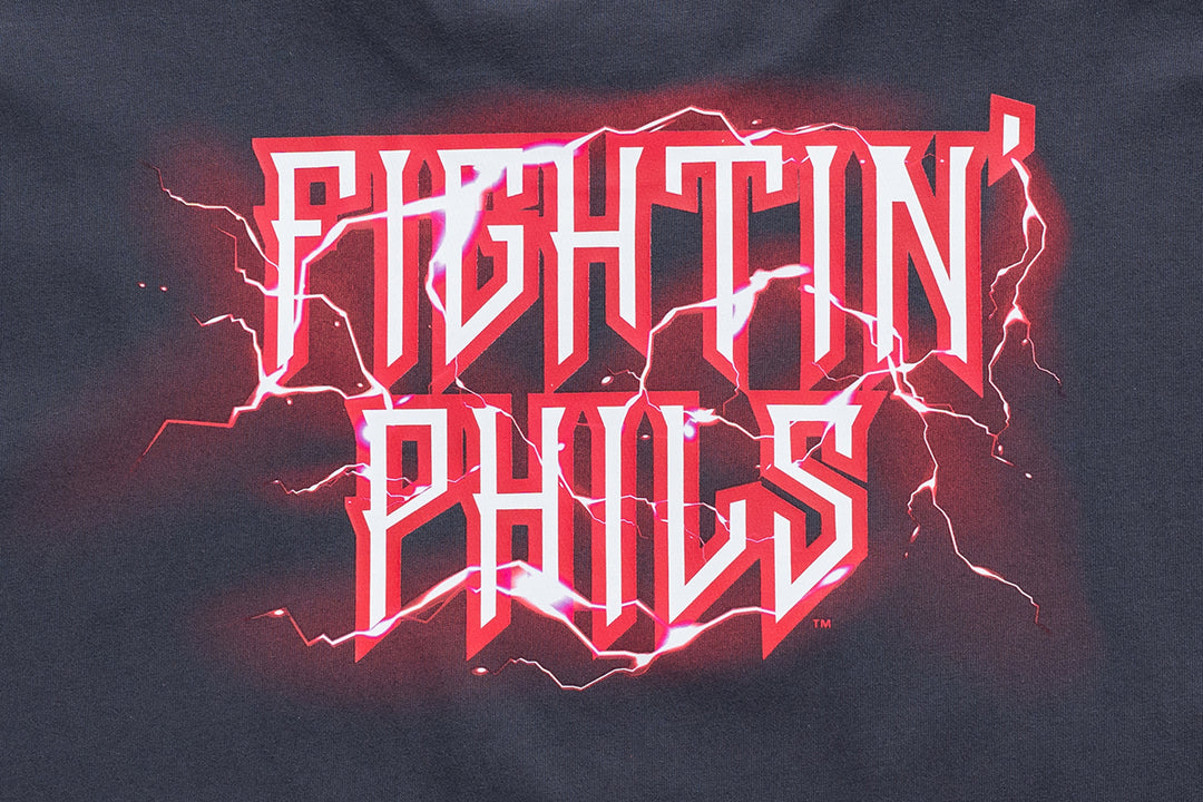 New Era เสื้อยืดแขนสั้นรุ่น Philadelphia Phillies Rebellious Resistance Graphite Short Sleeve T-Shirt
