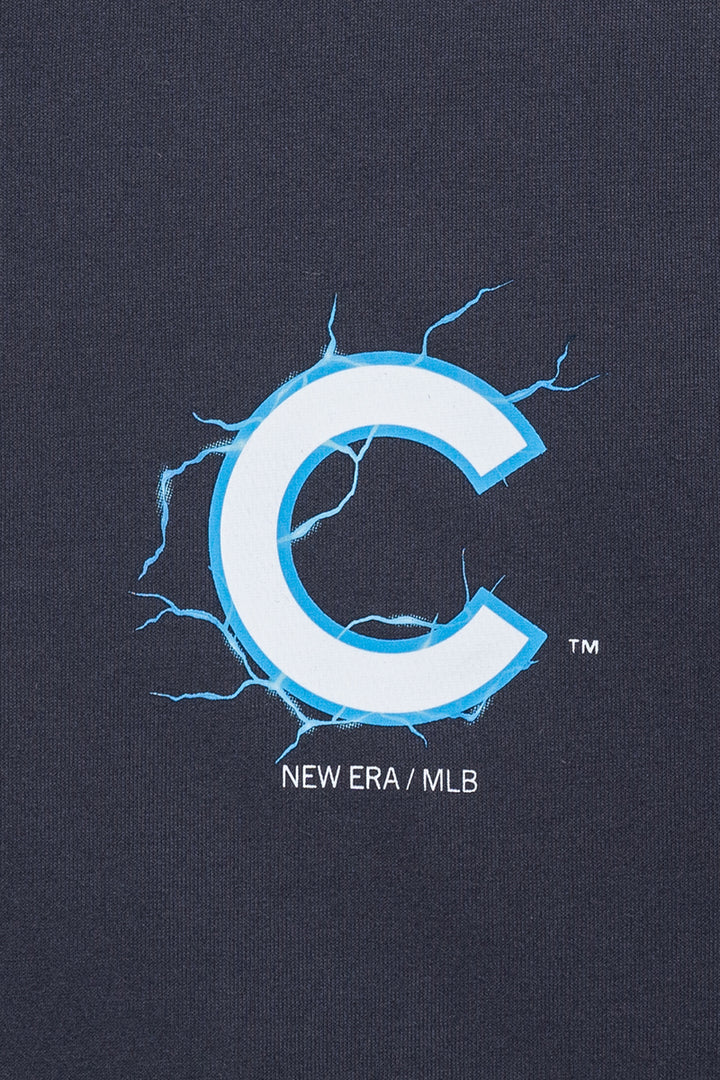 New Era เสื้อยืดแขนสั้นรุ่น Chicago Cubs Rebellious Resistance Graphite Short Sleeve T-Shirt