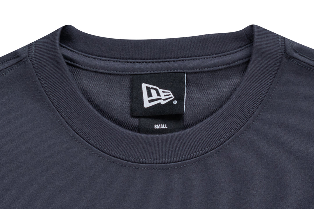 New Era เสื้อยืดแขนสั้นรุ่น Chicago Cubs Rebellious Resistance Graphite Short Sleeve T-Shirt