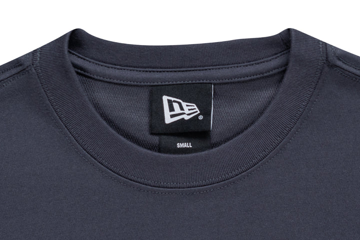 New Era เสื้อยืดแขนสั้นรุ่น Chicago Cubs Rebellious Resistance Graphite Short Sleeve T-Shirt
