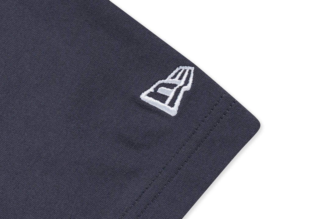 New Era เสื้อยืดแขนสั้นรุ่น Chicago Cubs Rebellious Resistance Graphite Short Sleeve T-Shirt