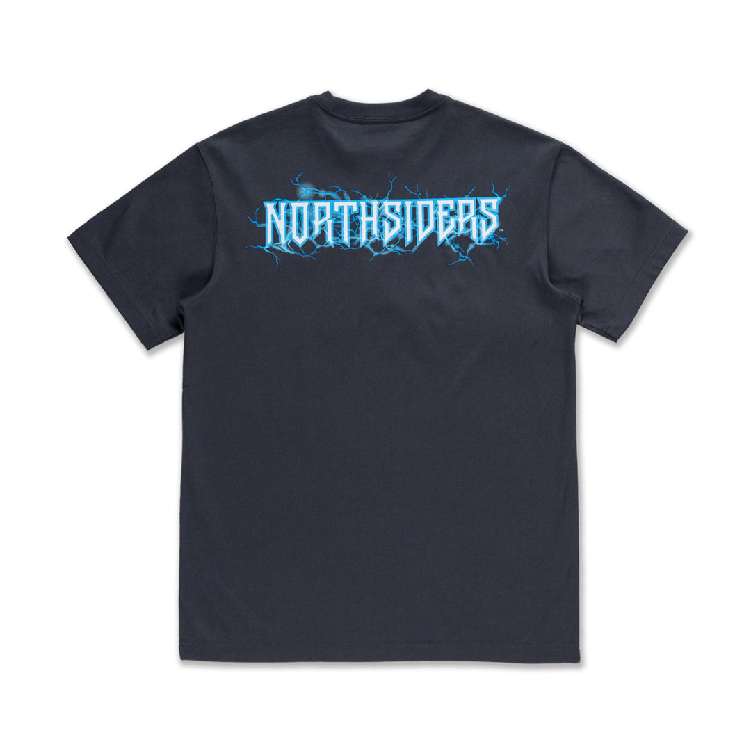 New Era เสื้อยืดแขนสั้นรุ่น Chicago Cubs Rebellious Resistance Graphite Short Sleeve T-Shirt
