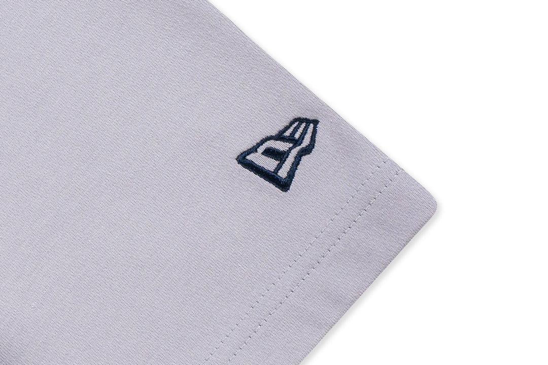 New Era เสื้อยืดแขนสั้นรุ่น New York Yankees Christmas Pack Dolphin Gray Short Sleeve T-Shirt