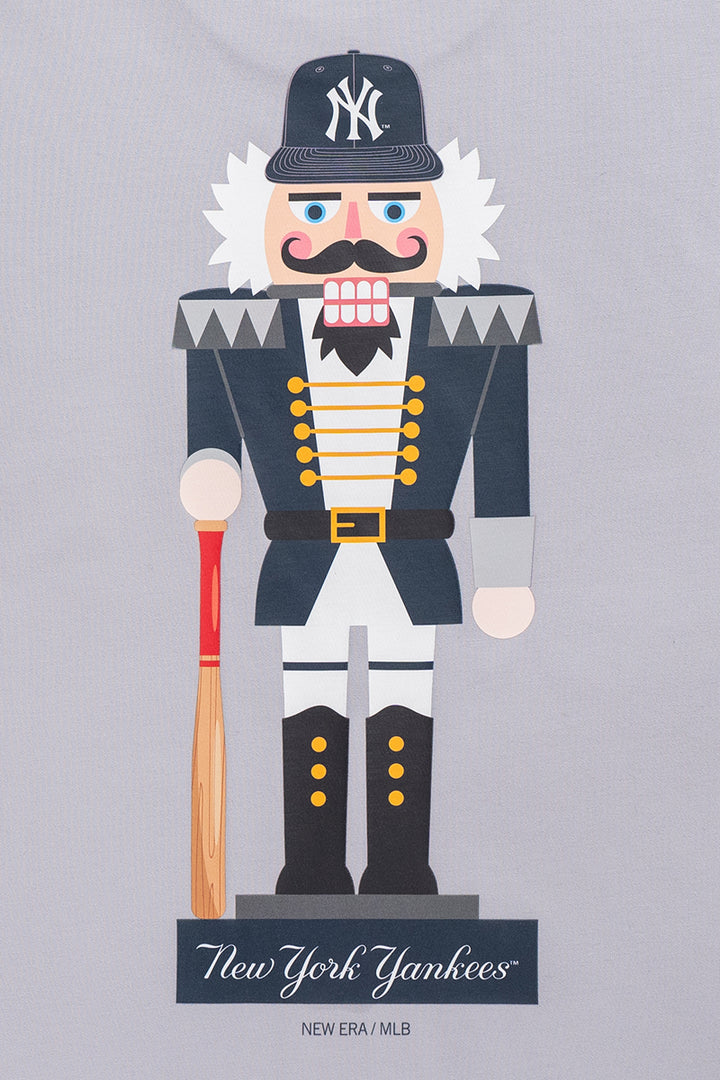 New Era เสื้อยืดแขนสั้นรุ่น New York Yankees Christmas Pack Dolphin Gray Short Sleeve T-Shirt