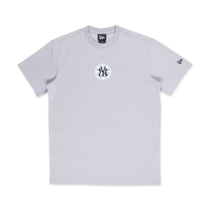 New Era เสื้อยืดแขนสั้นรุ่น New York Yankees Christmas Pack Dolphin Gray Short Sleeve T-Shirt