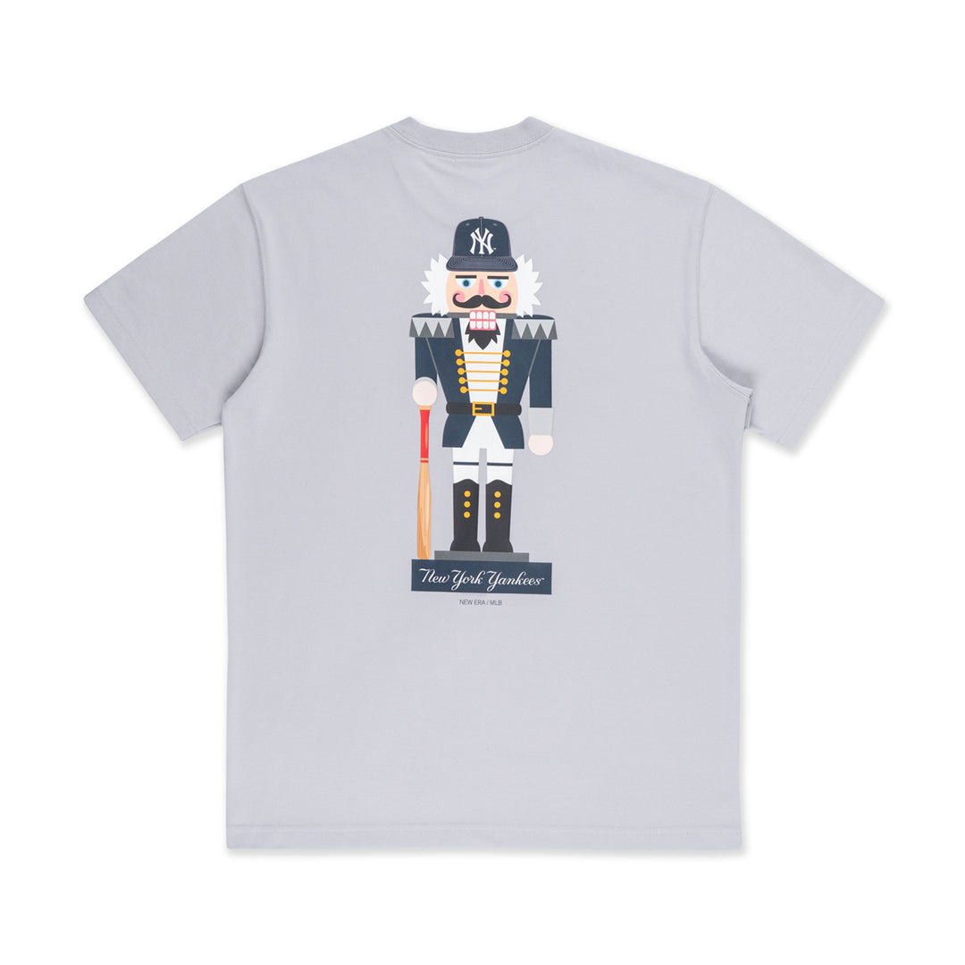 New Era เสื้อยืดแขนสั้นรุ่น New York Yankees Christmas Pack Dolphin Gray Short Sleeve T-Shirt