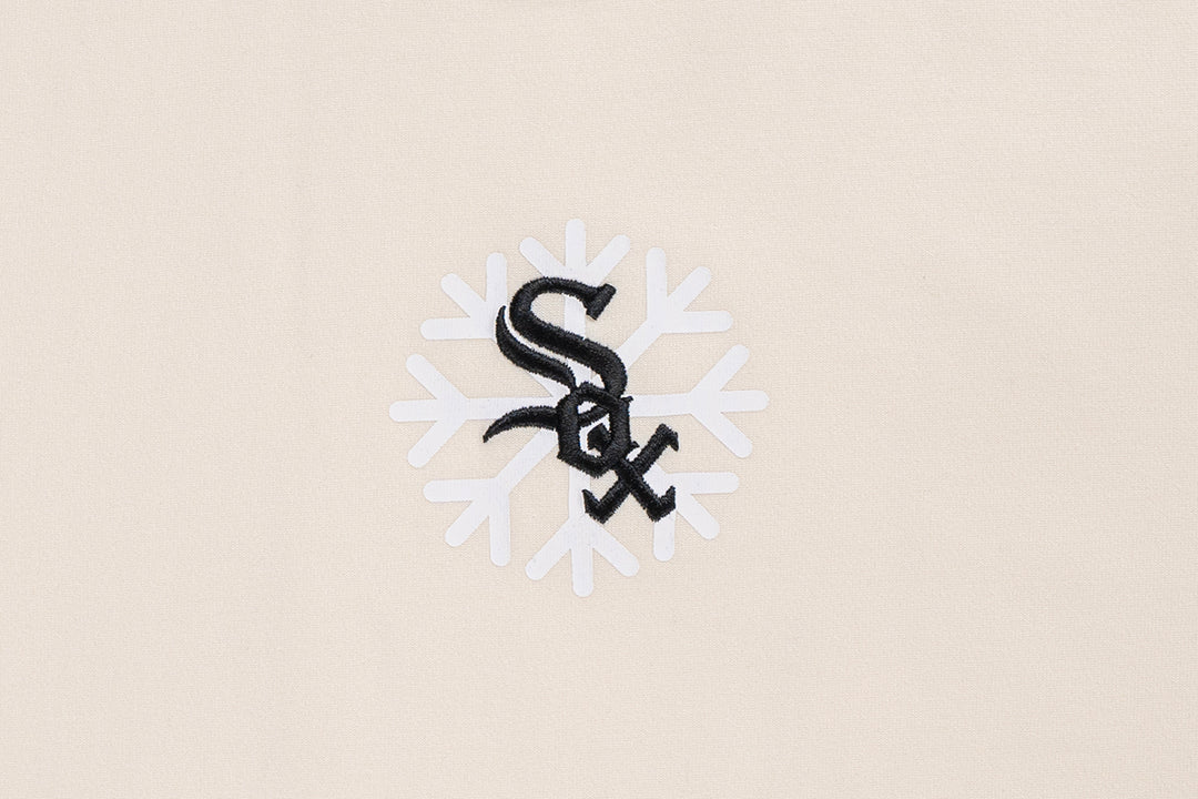 New Era เสื้อยืดแขนสั้นรุ่น Chicago White Sox Christmas Pack Chrome White Short Sleeve T-Shirt
