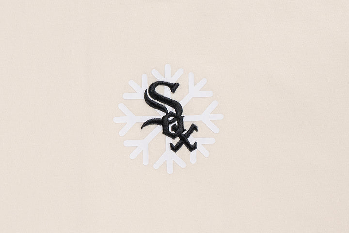 New Era เสื้อยืดแขนสั้นรุ่น Chicago White Sox Christmas Pack Chrome White Short Sleeve T-Shirt