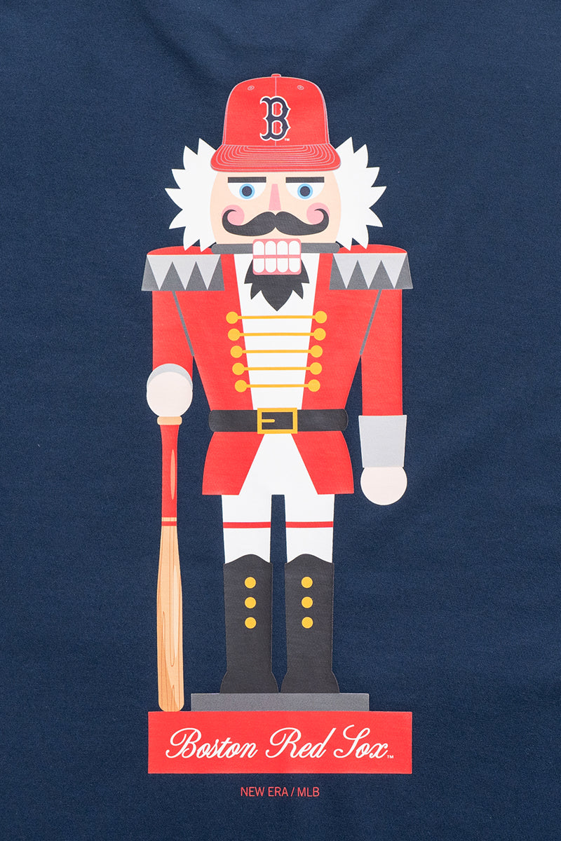 New Era เสื้อยืดแขนสั้นรุ่น Boston Red Sox Christmas Pack Oceanside Blue Short Sleeve T-Shirt