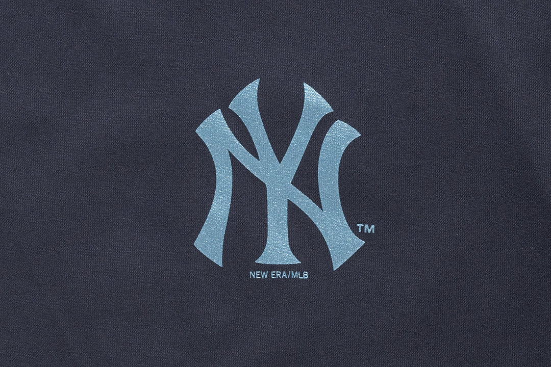 New Era เสื้อยืดแขนสั้นรุ่น 59Fifty Pack - Metallic New York Yankees Cooperstown Graphite Short Sleeve T-Shirt