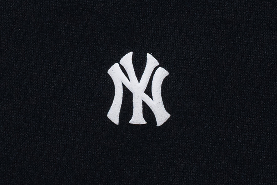 New Era เสื้อยืดแขนสั้นรุ่น New York Yankees Mix League Patch Black Oversized Short Sleeve T-Shirt