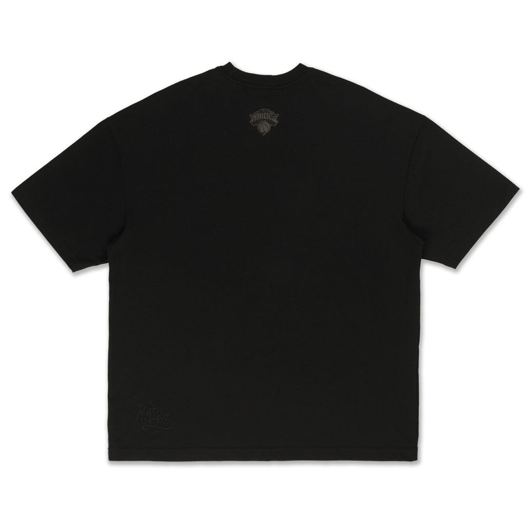 New Era เสื้อยืดแขนสั้นรุ่น New York Knicks League Mix Black Oversized Short Sleeve T-Shirt