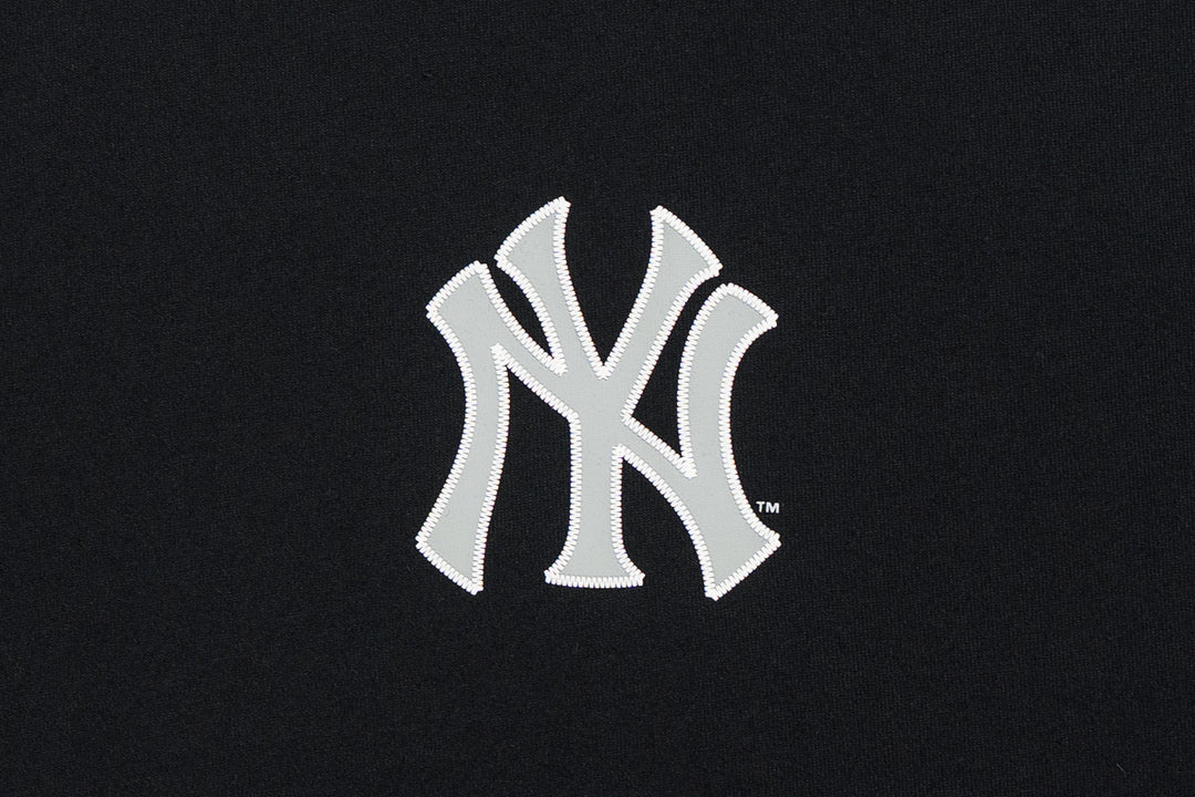 New Era เสื้อยืดแขนสั้นรุ่น New York Yankees Patchwork Graphic Black Oversized Short Sleeve Tee