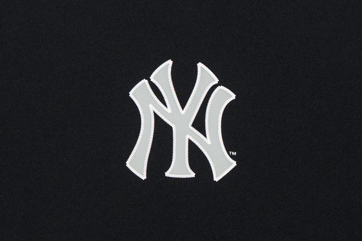 New Era เสื้อยืดแขนสั้นรุ่น New York Yankees Patchwork Graphic Black Oversized Short Sleeve Tee