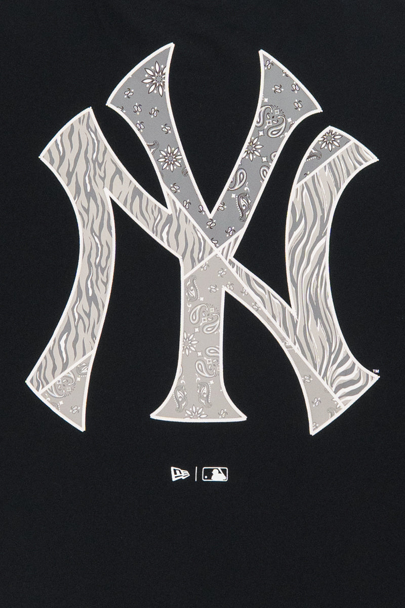 New Era เสื้อยืดแขนสั้นรุ่น New York Yankees Patchwork Graphic Black Oversized Short Sleeve Tee