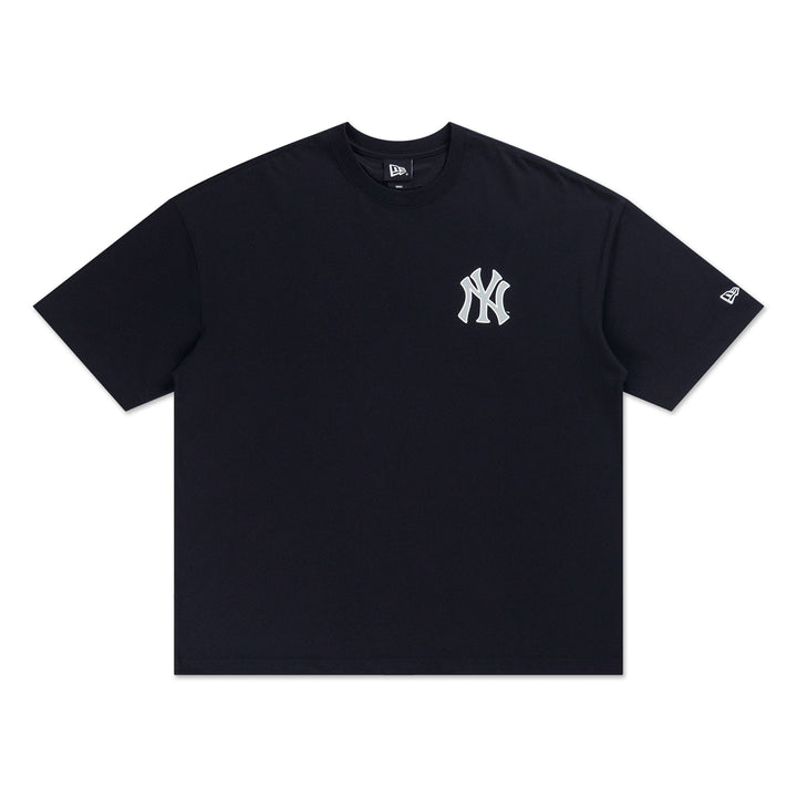 New Era เสื้อยืดแขนสั้นรุ่น New York Yankees Patchwork Graphic Black Oversized Short Sleeve Tee