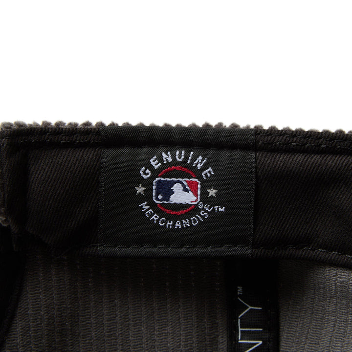 New Era หมวกรุ่น New York Yankees Corduroy Gray 9Twenty Cap