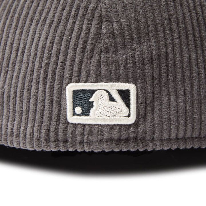New Era หมวกรุ่น Chicago White Sox Corduroy Gray And Black 59Fifty Cap