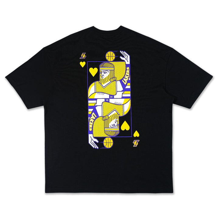 เสื้อโอเวอร์ไซส์ New Era รุ่น Los Angeles Lakers Playing Cards Black Oversized Short Sleeve Tee