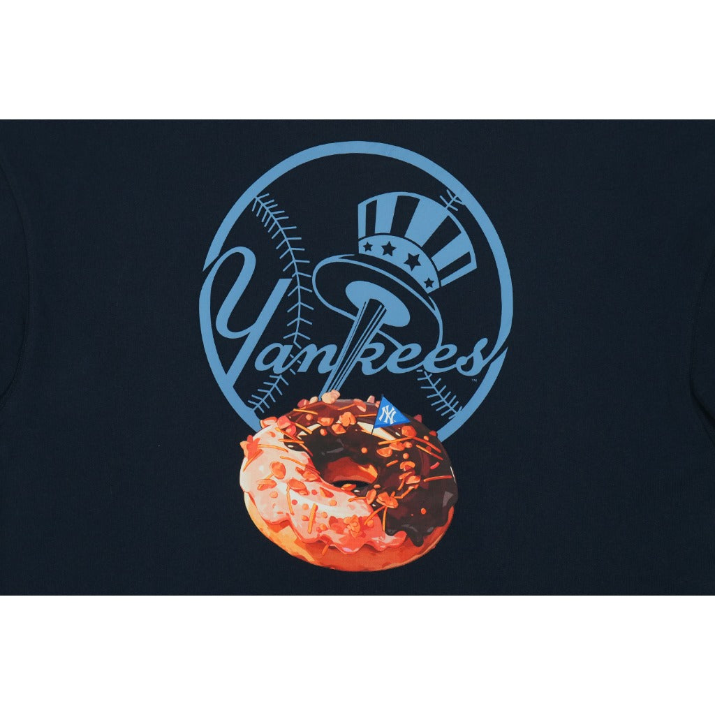 เสื้อโอเวอร์ไซส์ New Era รุ่น New York Yankees Assorted Graphic Donut Oceanside Blue Oversized Short Sleeve T-Shirt