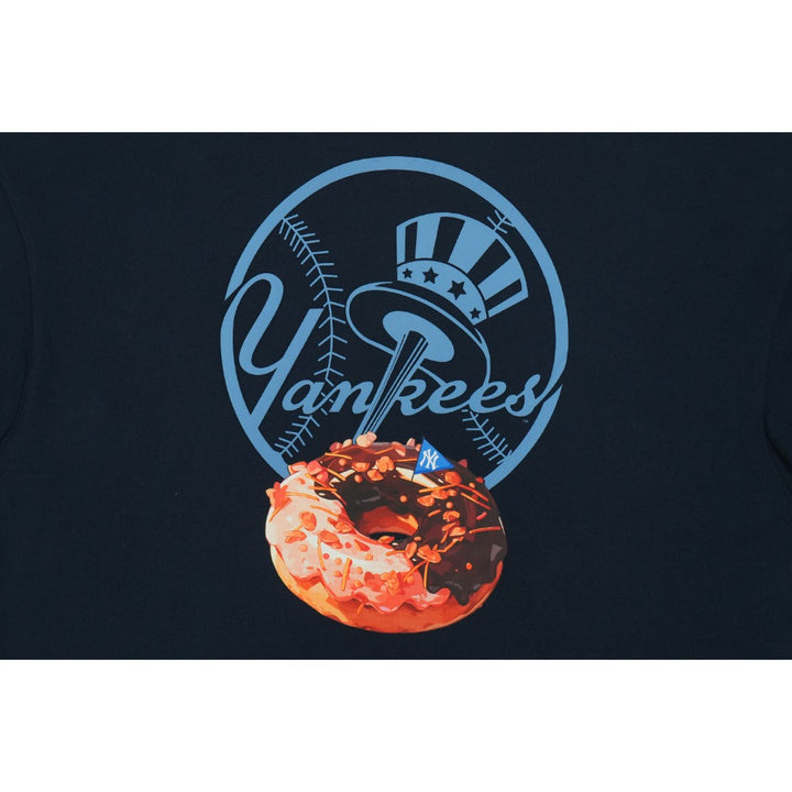 เสื้อโอเวอร์ไซส์ New Era รุ่น New York Yankees Assorted Graphic Donut Oceanside Blue Oversized Short Sleeve T-Shirt