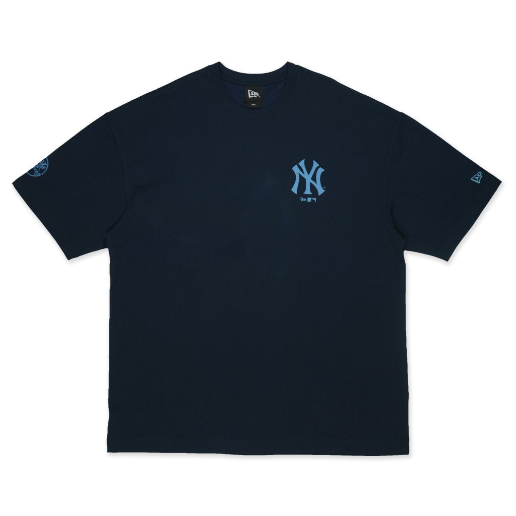 เสื้อโอเวอร์ไซส์ New Era รุ่น New York Yankees Assorted Graphic Donut Oceanside Blue Oversized Short Sleeve T-Shirt